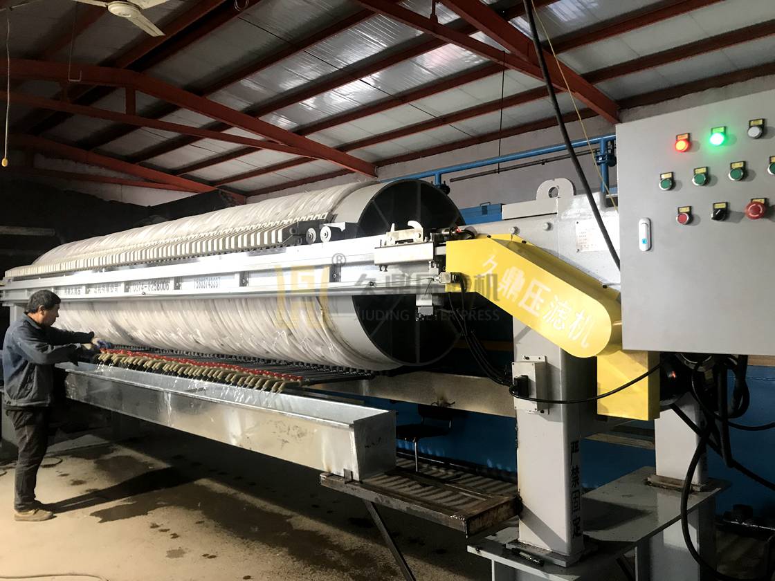 造紙行業污水處理現場，使用100平方圓形高壓壓濾機一臺 (2).jpg