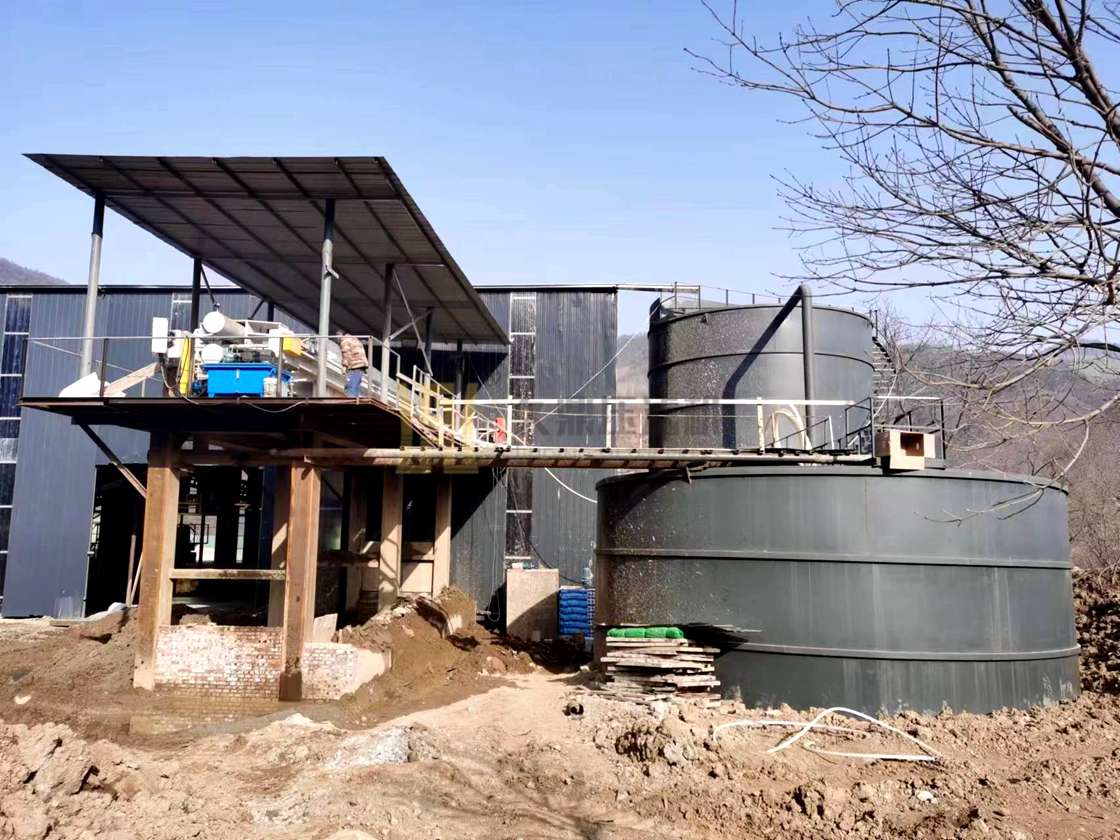 應用于機制砂現(xiàn)場，處理洗砂污水，使用500平方壓濾機一臺 (2).jpg