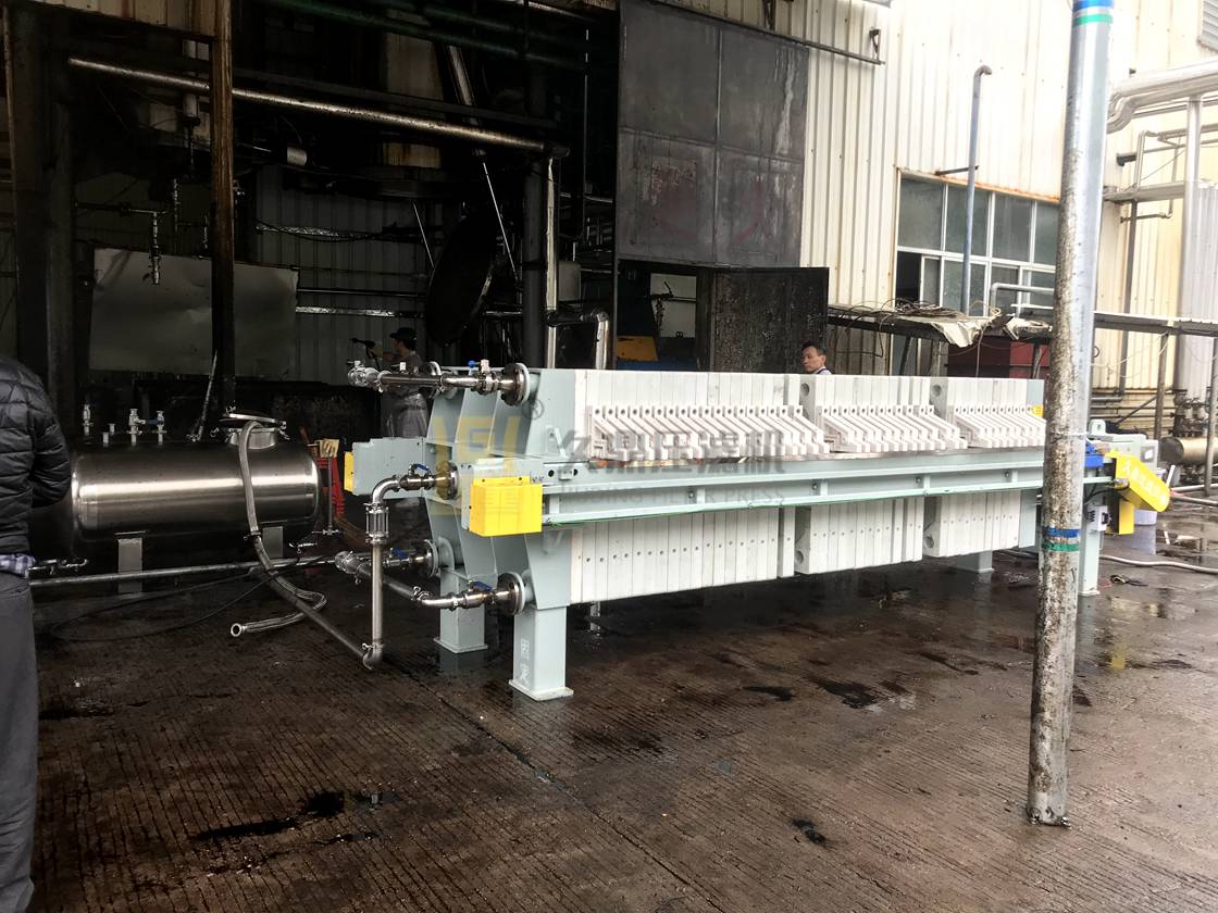 某化妝品行業(yè)使用70平方自動拉板密閉式壓濾機一臺 (2).jpg